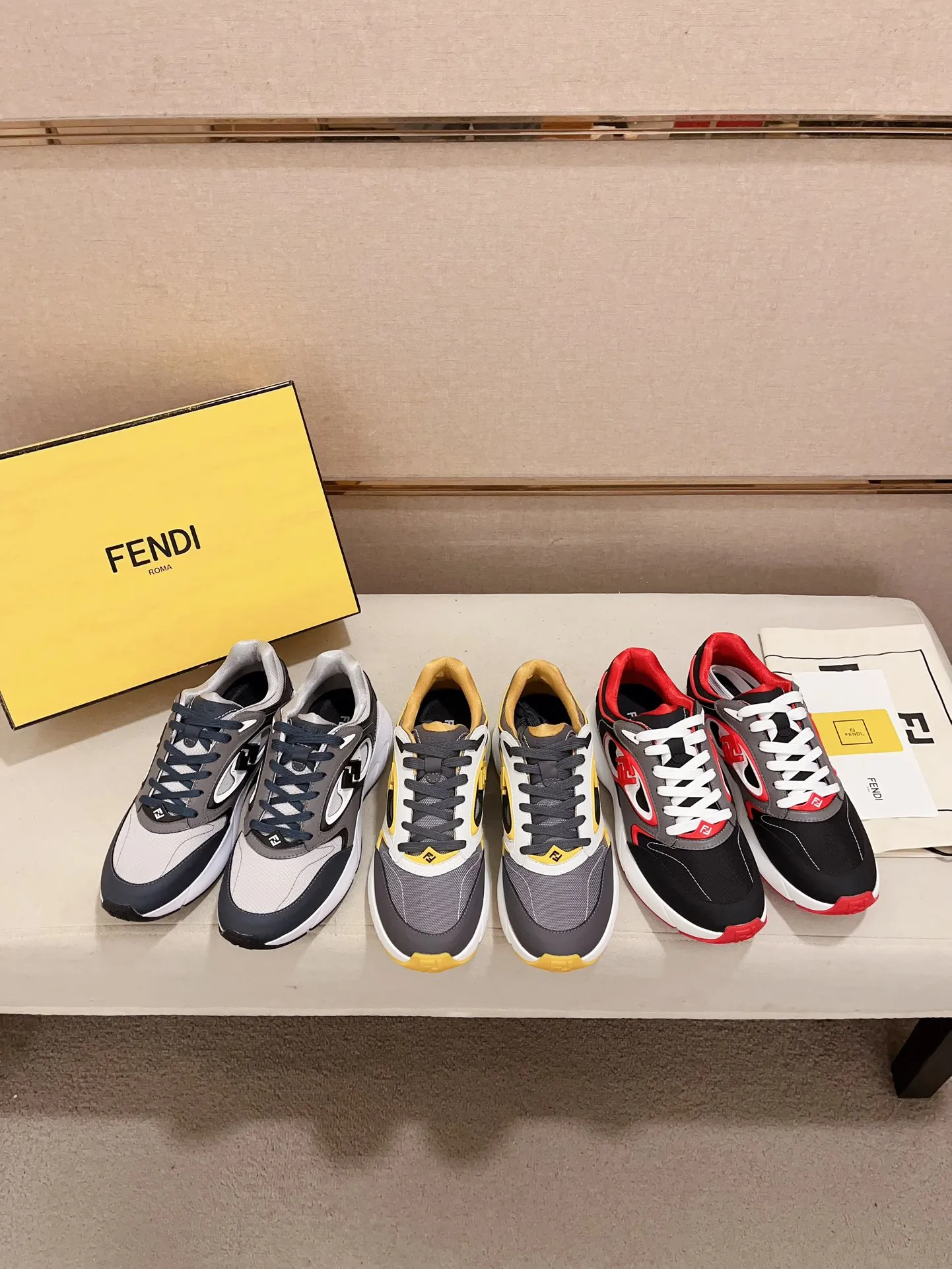 Men's shoes💰: 760💰(Higher version) [Fendi] Fendi's latest casual shoes for men! Available at counters simultaneously! A one-to-one replica of the original. Made entirely of imported top-grain calfskin, the interior is made of top-grain water-dyed cowhide, and the original factory-supplied rubber outsole. Leading new fashion concepts. Matching code: 39-44. 38.45 can be customized and cannot be returned or exchanged!